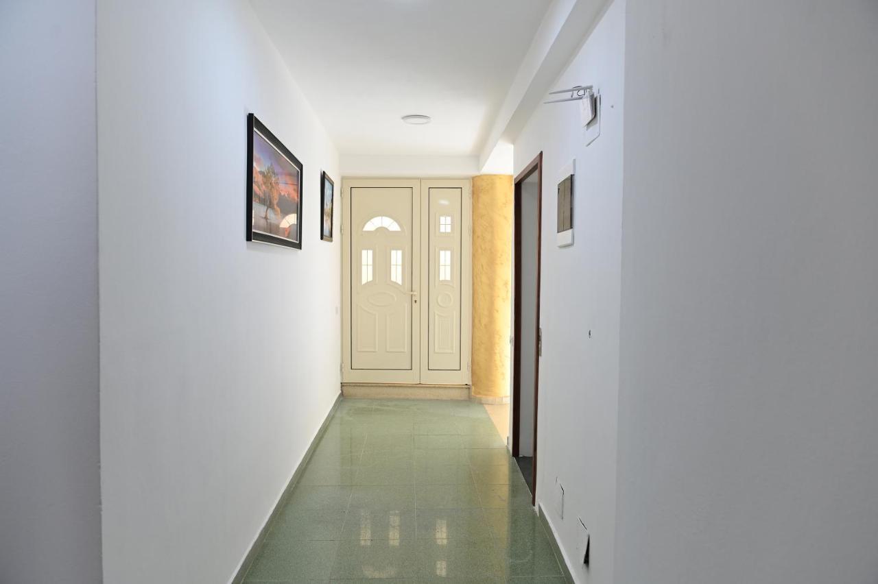 Vila Oxinn Kryemëdhej المظهر الخارجي الصورة